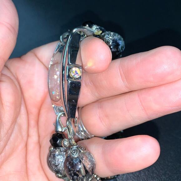 Victorian Reverie– Victorian Heart Upcycled Bracelet Handcrafted - Picture 6 of 8